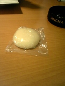 千秋楽に配られたモチ